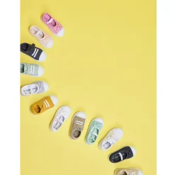 Babies en toile et lurex avec nœud et lanière élastiquée pour fille