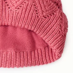 Bonnet à pompon en tricot ajouré pour bébé fille