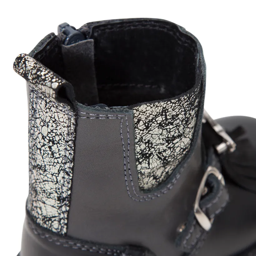 Bottines noires en cuir avec boucle et franges et empiècements fantaisie