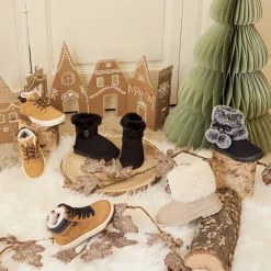 Bottines noires en suédine avec détails en fourrure et bouton fantaisie pour fille