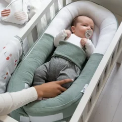 Cale-bébé et réducteur de lit ajustable Cocoon en tetra green