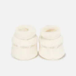 Chaussons en tricot avec nœuds décoratifs pour bébé