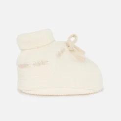 Chaussons en tricot avec nœuds décoratifs pour bébé