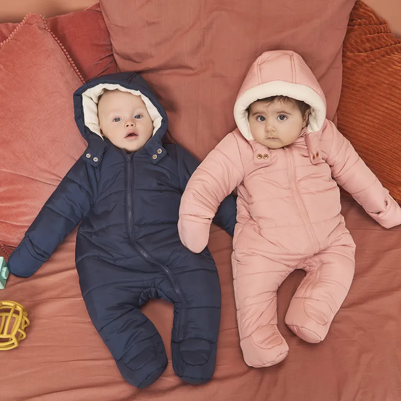 Combi-pilote matelassée unie pour bébé garçon avec finitions différentes selon l'âge