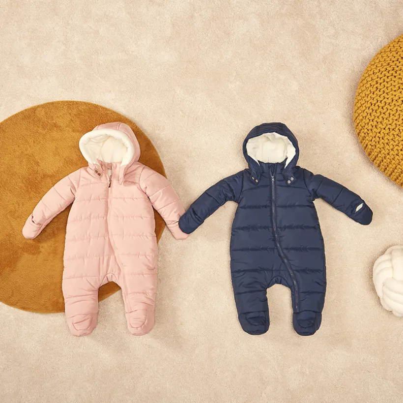 Combi-pilote matelassée unie pour bébé garçon avec finitions différentes selon l'âge