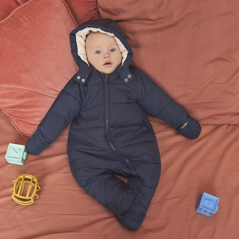 Combi-pilote matelassée unie pour bébé garçon avec finitions différentes selon l'âge