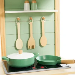 Cuisine tout équipée avec accessoires en bois