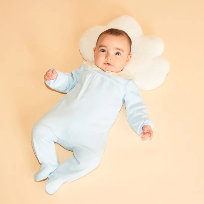 Dors bien léger avec col claudine en broderie anglaise pour bébé fille