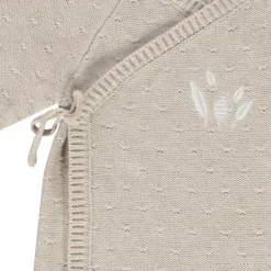 Gilet en tricot ajouré avec broderies pour bébé
