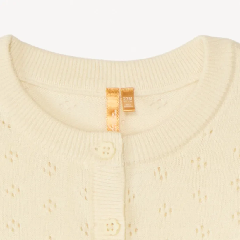 Gilet en tricot ajouré papillons pour bébé fille