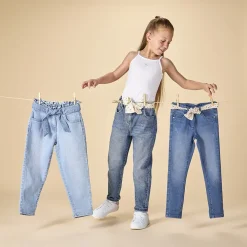 Jean en denim coupe mom fit avec ceinture foulard fantaisie pour fille