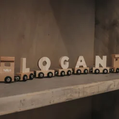 Lettre "F" en bois pour train