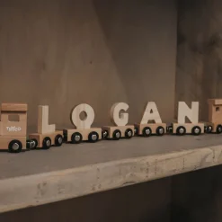 Lettre "Q" en bois pour train