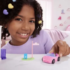 Mini voiture décapotable color change Mini-Barbieland avec figurine