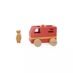 Petit camion de pompier en bois avec animaux