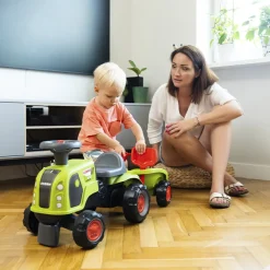 Porteur tracteur Claas Arion 470 avec remorques et outils vert