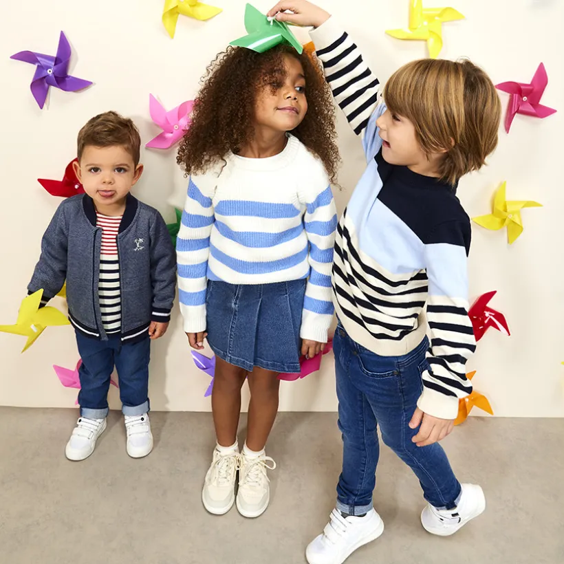 Pull en tricot rayé avec emmanchures ajourées pour fille