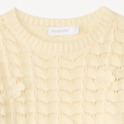 Pull fille en tricot ajouré avec fleurs crochetées