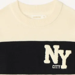 Pull garçon en tricot avec broderie bouclette