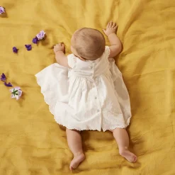 Robe de cérémonie en broderie anglaise pour bébé fille