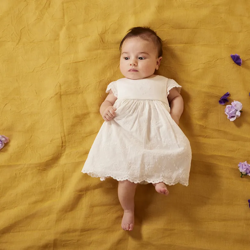 Robe de cérémonie en broderie anglaise pour bébé fille