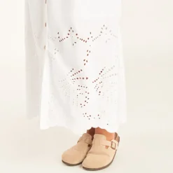 Robe longue en voile et broderie anglaise pour femme enceinte