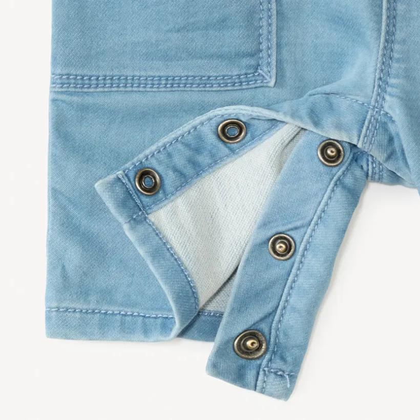 Salopette courte en jean style workwear avec broderie palmier pour bébé garçon