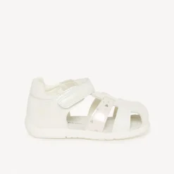 Sandales à velcros à petit motif cœur pour bébé fille