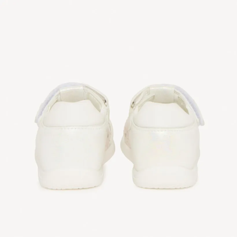Sandales à velcros à petit motif cœur pour bébé fille