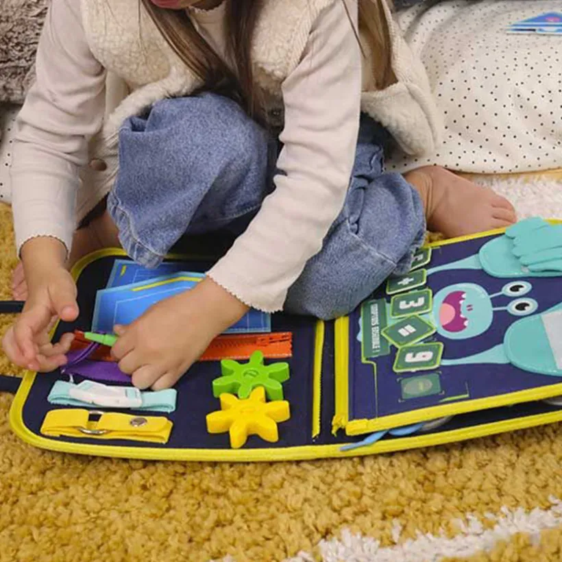Set complet Montessori Les mathématiques dans l'Espace avec 7 activités