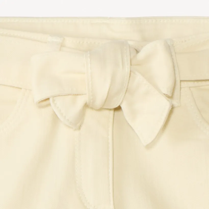 Short en jean avec détails brodés et ceinture à nouer pour fille