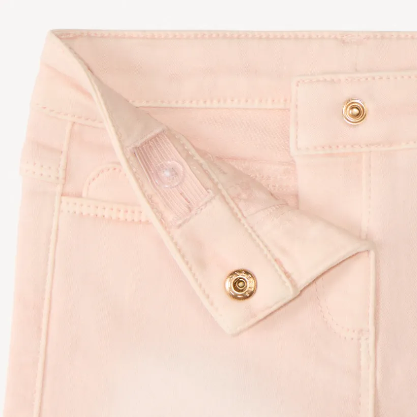 Short uni effet denim avec poche cœur pour bébé fille