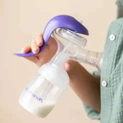Tire-lait manuel avec accessoires violet