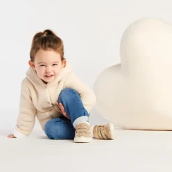 Veste à capuche en tricot avec broderie coeur pour bébé fille
