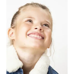 Veste en denim avec col en sherpa et broderies fleurs pour fille